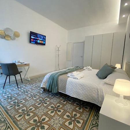 Cavour 221 - Central Station Hotel Bari Buitenkant foto