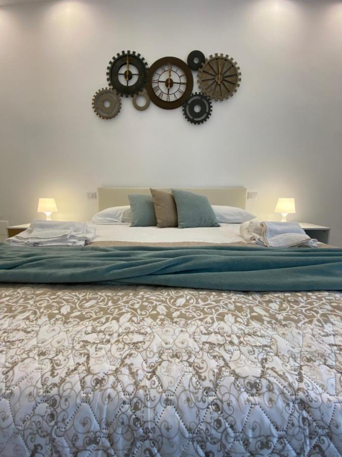 Cavour 221 - Central Station Hotel Bari Buitenkant foto