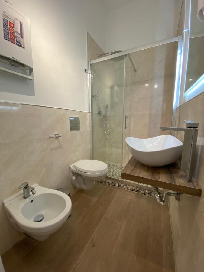 Cavour 221 - Central Station Hotel Bari Buitenkant foto
