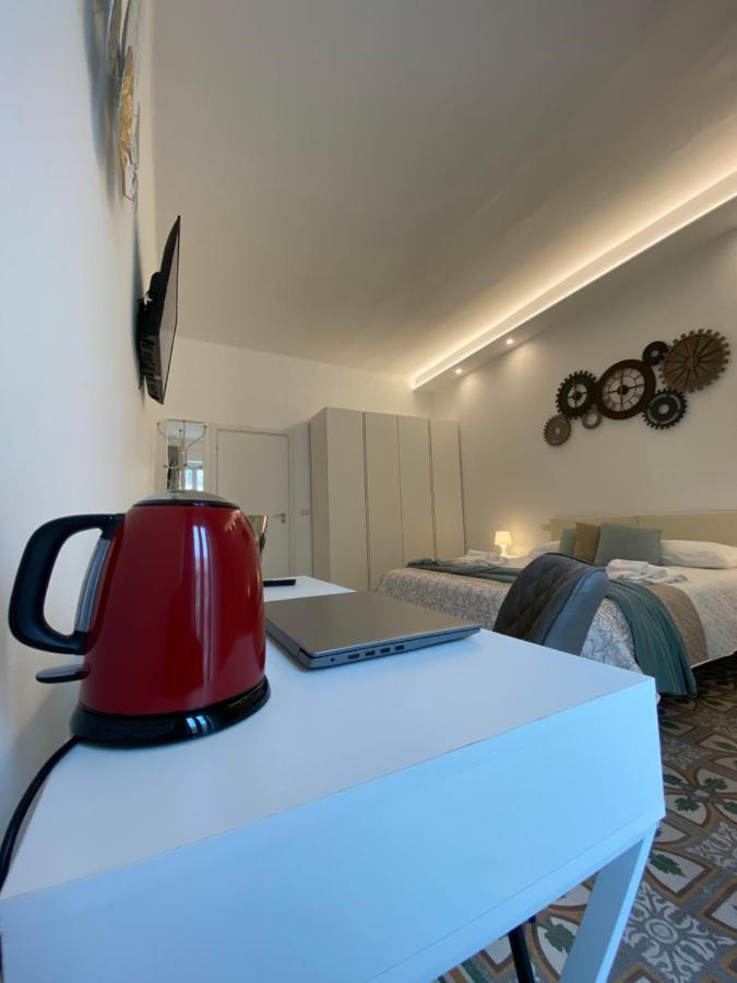 Cavour 221 - Central Station Hotel Bari Buitenkant foto
