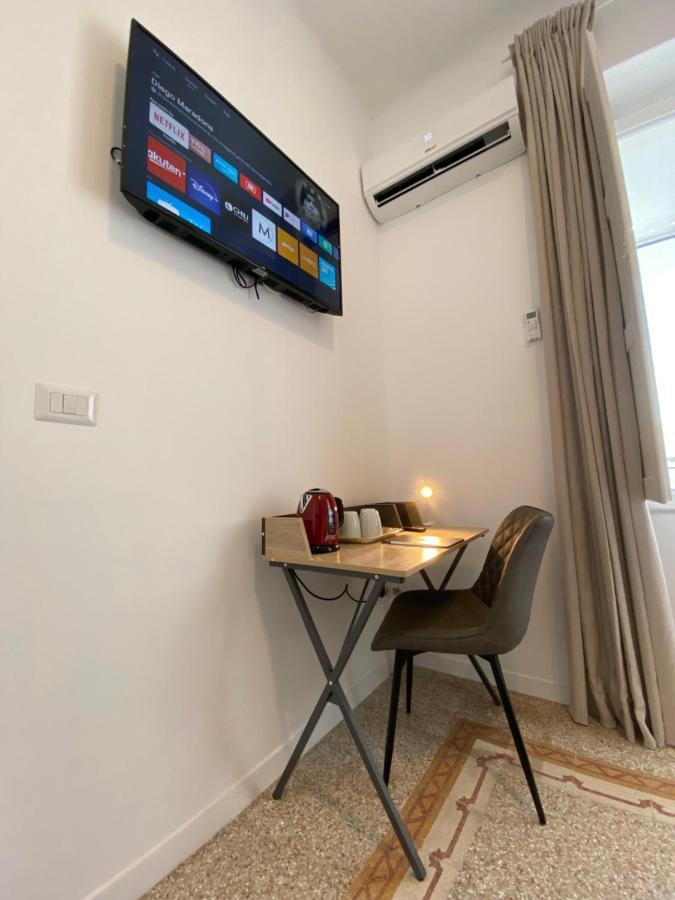 Cavour 221 - Central Station Hotel Bari Buitenkant foto
